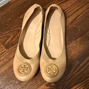 Tory Burch Cream Leather Logo Medallion Ballet Flats